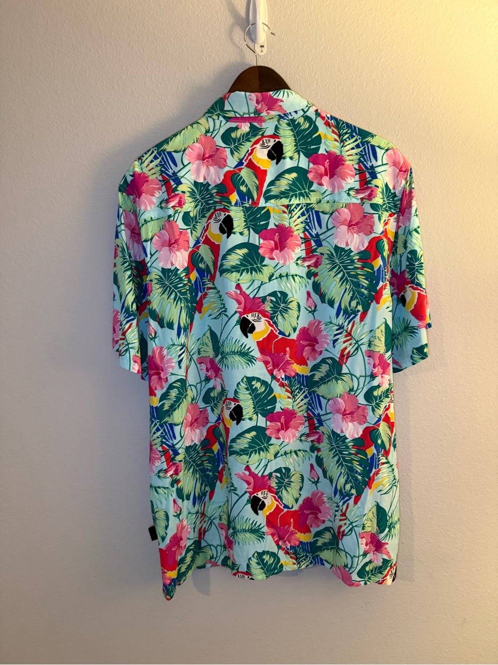 Margaritaville Aqua Parrot & Pink Floral Button-Down Shirt - Men’s Large - Picture 4 of 9
